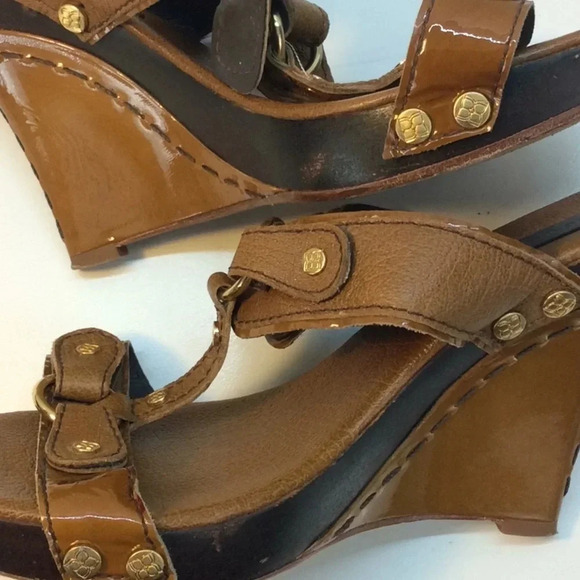 BCBG MAXAZRIA Tan & Brown Leather Wedges Size 8.5 - Picture 14 of 15